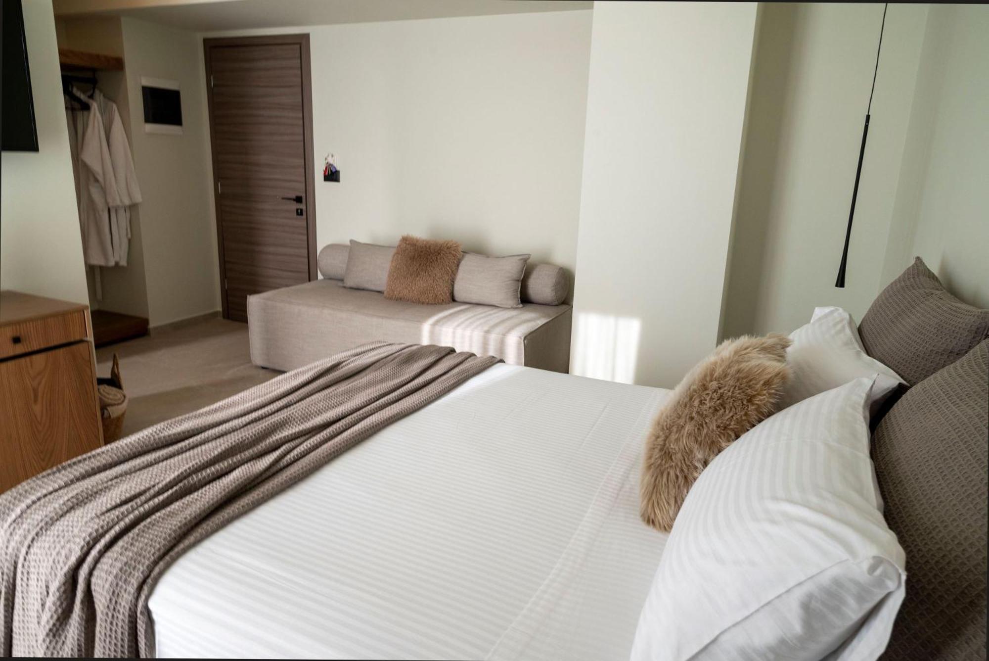 Rhotheon Suites In Іялісос Екстер'єр фото